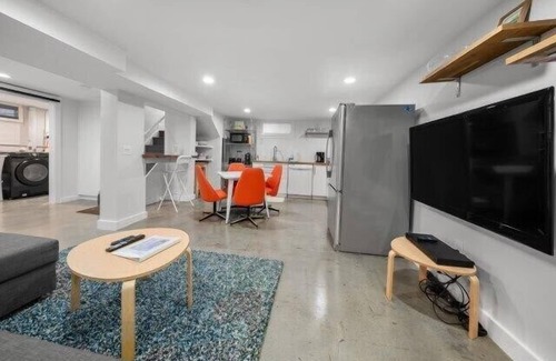 Arbor Lodge Apartment | #StayInMyDistrict Arbor Lodge & Popular Overlook