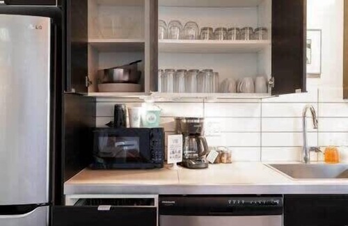 Belmont House | #StayinMyDistrict Buckman Open Loft-Style Townhome