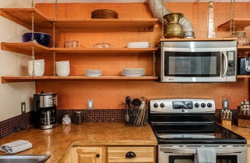 Boise Bench House | #StayInMyDistrict Eclectic Boise Townhouse near St. Als