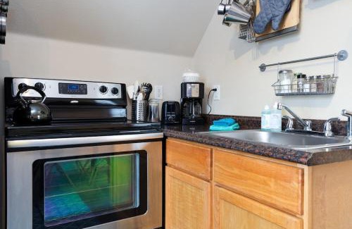 North End Apartment | #StayInMyDistrict Hyde Park Studio Up
