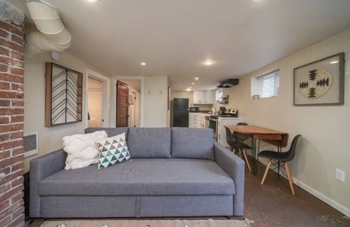 Richmond House | #StayinMyDistrict Pendelton Place Walk to Mt Tabor