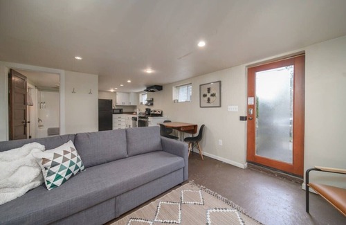 Richmond House | #StayinMyDistrict Pendelton Place Walk to Mt Tabor