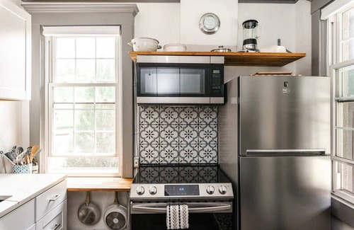 North End House | #StayinMyDistrict Urban Cottage