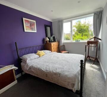 Woking House | StayInWoking at 30 Woodlands