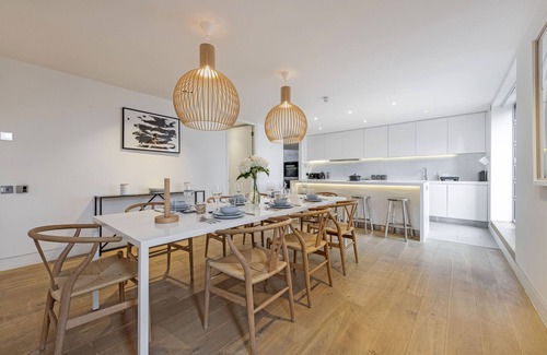 Cathedrals Apartment | Stayo Southbank