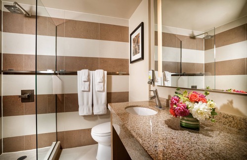 Downtown Portland Hotel | Staypineapple, Hotel Rose, Downtown Portland