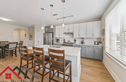 Charlotte Condo | StaysByWalker 3BR Waverly - 1G Wi-Fi/Desks/Gym