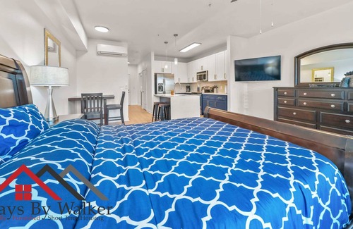 Cherry Condo | StaysByWalker Midtown Studio - Prime Location!
