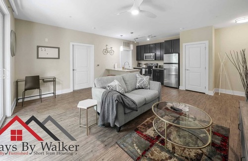 SouthPark Condo | StaysByWalker™ King Bed ★ SouthPark 1BR Condo ★ Pool/Gym (726 SqFt)