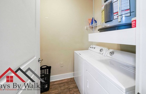 SouthPark Condo | StaysByWalker™ King Bed ★ SouthPark 1BR Condo ★ Pool/Gym (726 SqFt)