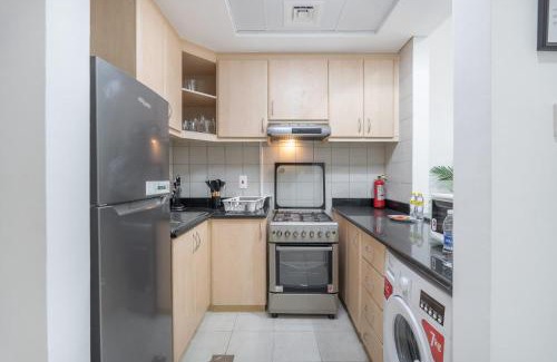 Discovery Gardens Apartment | StayShort - A Gorgeous Studio in Zen 20 that Sleeps 2