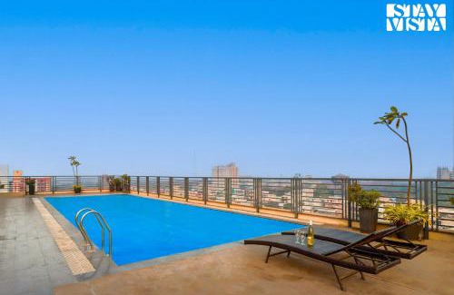 Gopalbari Apartment | StayVista at Cityscape with Rooftop Pool - Jaipur