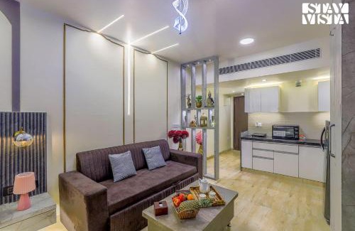 Gopalbari Apartment | StayVista at Cityscape with Rooftop Pool - Jaipur