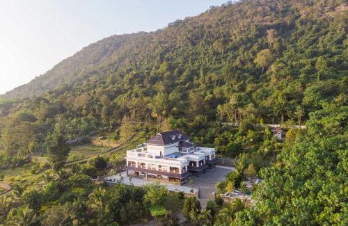 Irinjalakuda Villa | StayVista at Springhills Villa & Ayurvedic Spa