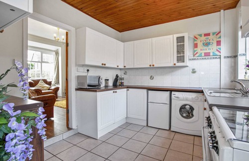 Burslem House | ⭑ Staywhenever NWT- 4 Bedroom House | King Size Beds | Sleeps 9 ⭑