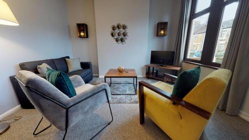 Peterborough Apartment | StayZo 2BR House Accommodation in Peterborough