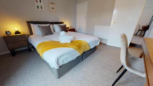 Peterborough Apartment | StayZo 2BR House Accommodation in Peterborough