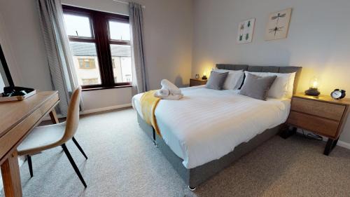 Peterborough Apartment | StayZo 2BR House Accommodation in Peterborough