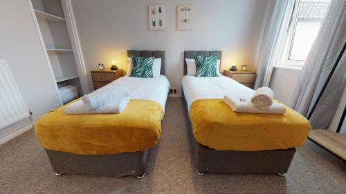 Peterborough Apartment | StayZo 2BR House Accommodation in Peterborough