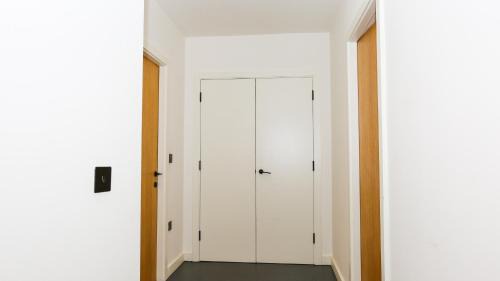 Sheffield Apartment | StayZo Nichols Building Spacious 3-Bedroom Apartment