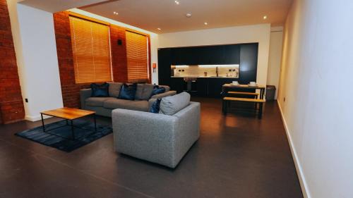 Sheffield Apartment | StayZo Nichols Building Spacious 3-Bedroom Apartment
