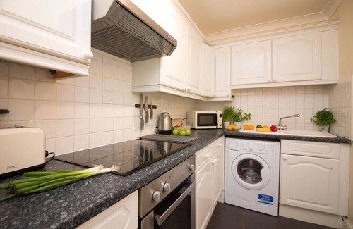 Shirley Apartment | Stayzo Penthouse Accommodation 1- Premier Lodge