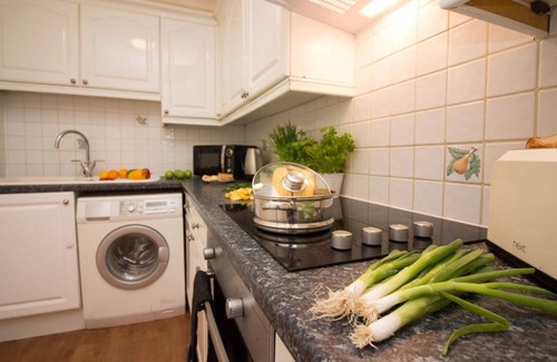 Shirley Apartment | Stayzo Penthouse Accommodation 2- Premier Lodge