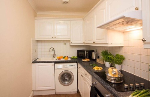 Shirley Apartment | Stayzo Penthouse Accommodation 2- Premier Lodge