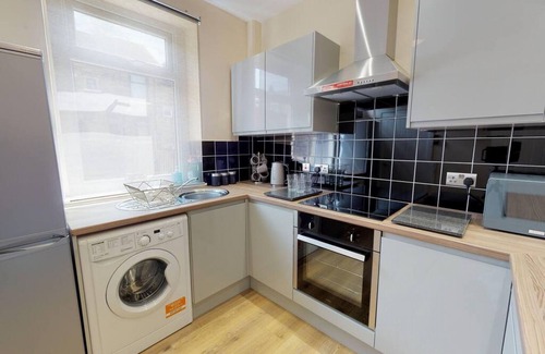 Bradford Apartment | Stayzo Stylish House Accommodation in Westminster