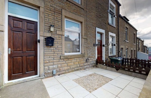 Bradford Apartment | Stayzo Stylish House Accommodation in Westminster