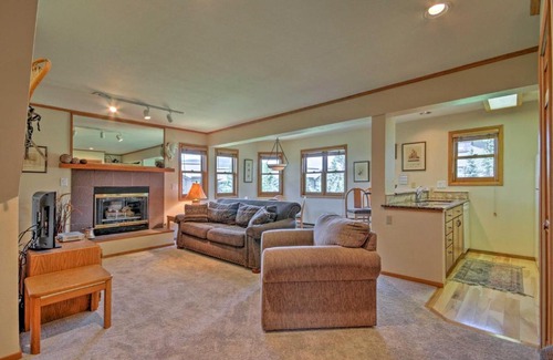 Steamboat Springs Apartment | Steamboat Springs Condo with Hot Tub on Ski Bus Route