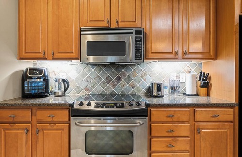 Greensboro Condo | Steelers Cove - Latham Park - Moses Cone Hospital