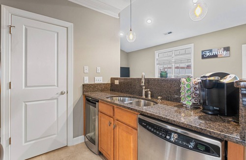 Greensboro Condo | Steelers Cove - Latham Park - Moses Cone Hospital