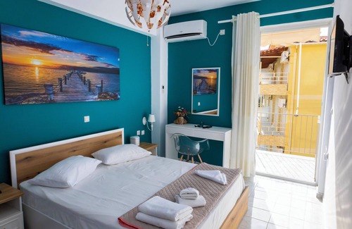 Himare Hotel | Stef & Stam