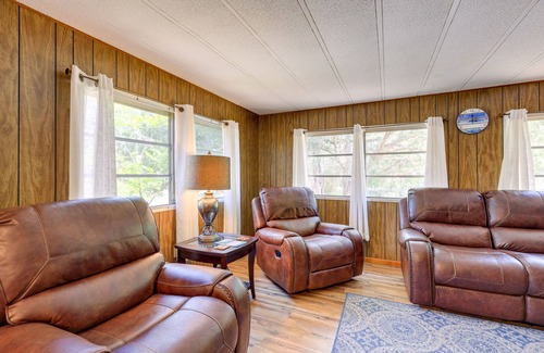 Steinhatchee Cottage | Steinhatchee Home w/Grill & Screened-in Porch