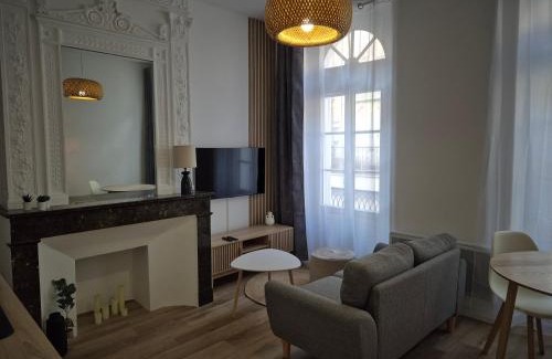 Villeneuve-sur-Lot Apartment | Stelina Haussmann - Balcony