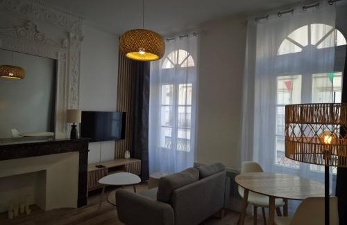 Villeneuve-sur-Lot Apartment | Stelina Haussmann - Balcony