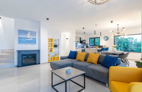 Smrika Villa | Stella Maris - contemporary villa with a pool and a sauna