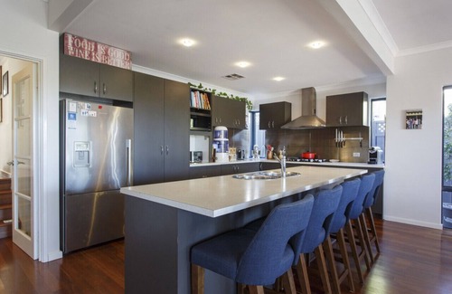 East Fremantle House | Stella Retreat - Townhouse with pool