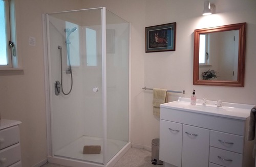 Coromandel Cottage | Stellar Cottage - Set on Sunny & Serene 1.75 Acres. Close to Town/wi-fi