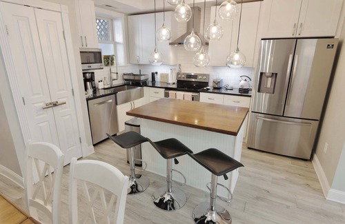 Petworth Apartment | Stellar Stay Near Metro + Parking