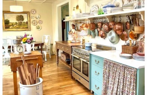 Dowagiac Other | Step Inside a Magazine! Upscale Farmhouse on 3 acres. Hot Tub,Bocce Ball,Gardens