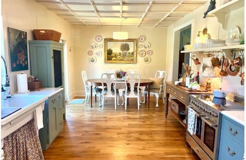 Dowagiac Other | Step Inside a Magazine! Upscale Farmhouse on 3 acres. Hot Tub,Bocce Ball,Gardens