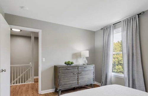Hendersonville House | Step into a newly revitalized haven, primed for you to make it your own!
