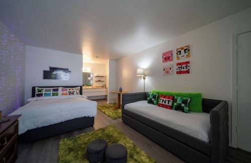 Eureka Springs Historic District Resort | Step into an adventurous world with our Block Room!
