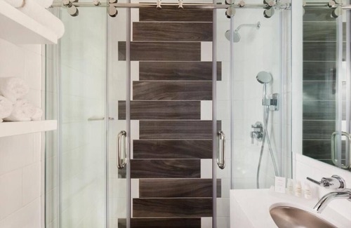 Midtown Hotel | Step Into Ultimate Comfort, Conveniently Located Close to Everything in ATL