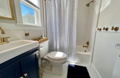 Pond Cove Apartment | Step right out to the beach! Amazing location 7 min to Portland. Unit 4