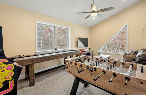 Albrightsville House | Stephen Way by AvantStay Hot Tub Game Room Albrightsville