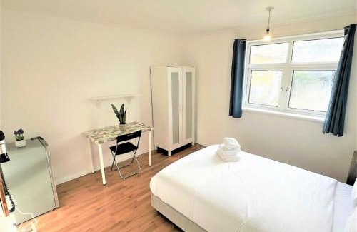 St. Dunstan's House | Stepney Green Comfy Double bed rooms 14