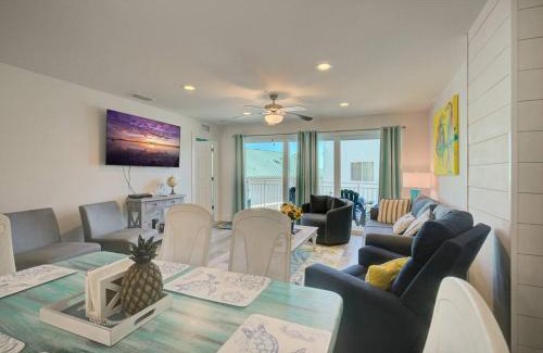 Madeira Beach Apartment | Steps across from Madeira Beach, heated pool- Luxury 3 bedrooms, 3 full bathrooms